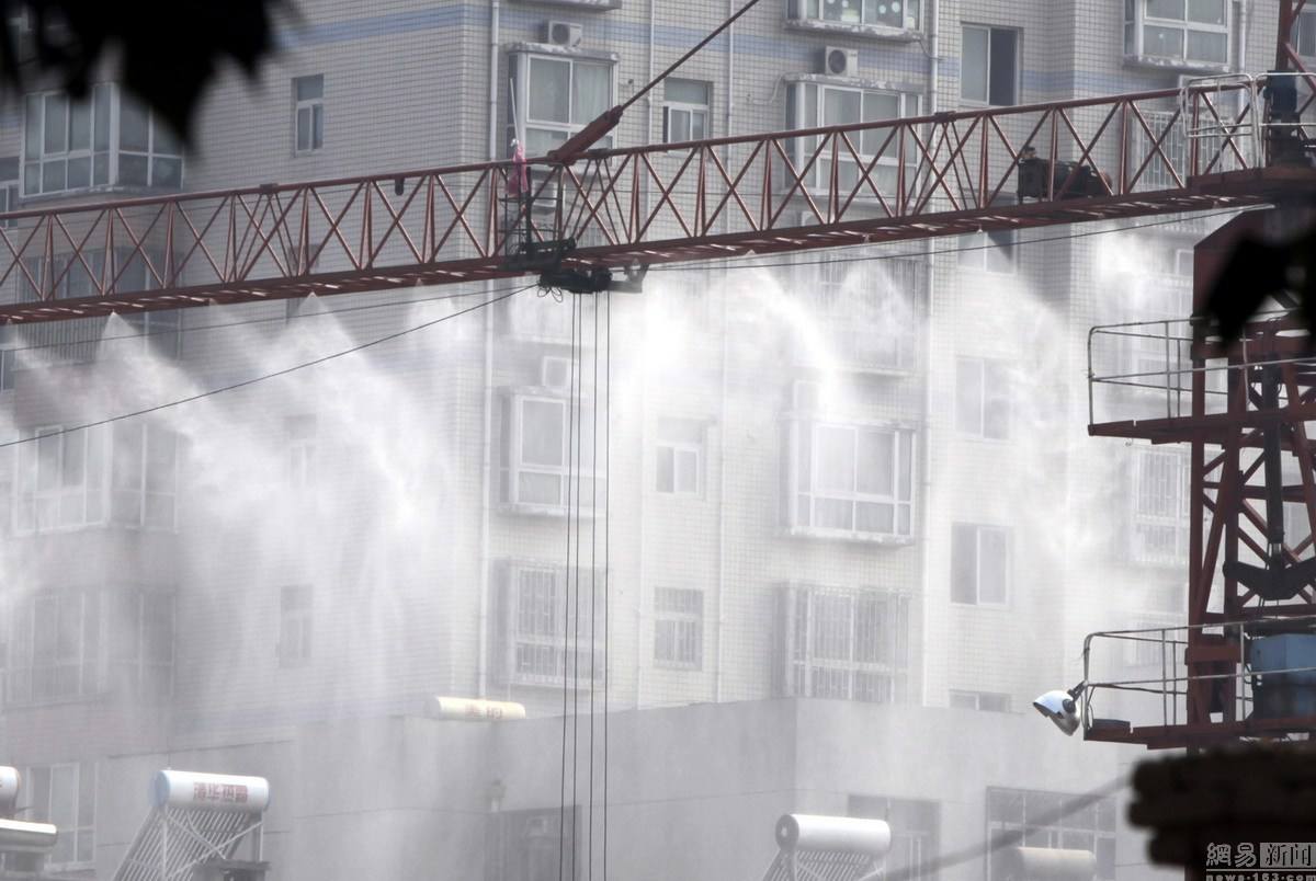 工地?fù)P塵施工被叫停？炎炎夏日工地除塵降溫這臺(tái)環(huán)保設(shè)備必不可少
